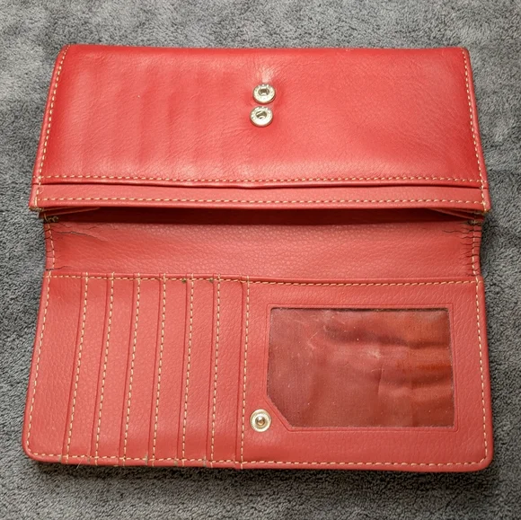 Kenneth Cole Genuine Leather Woman's clutch Wallet - Picture 2 of 16